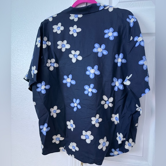Marimekko x Uniqlo Blue and White Floral Button Down Shirt - Picture 2 of 9